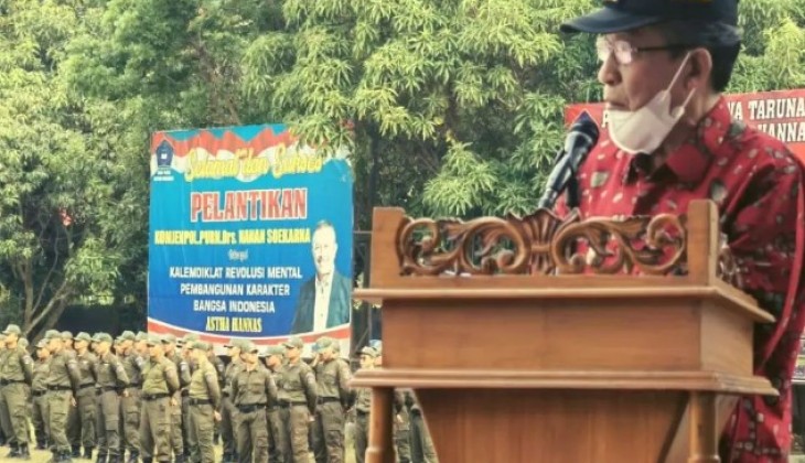 Wagub didampingi Kadisdik menutup Kegiatan Diklat Revolusi Mental Pembangunan Bangsa Indonesia bagi Kepala SMA/SMK/SLB Se Provinsi Jambi Angkatan I