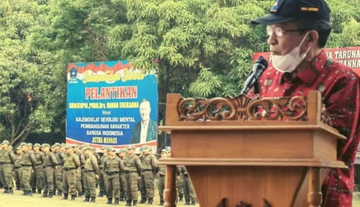 Wagub didampingi Kadisdik menutup Kegiatan Diklat Revolusi Mental Pembangunan Bangsa Indonesia bagi Kepala SMA/SMK/SLB Se Provinsi Jambi Angkatan I