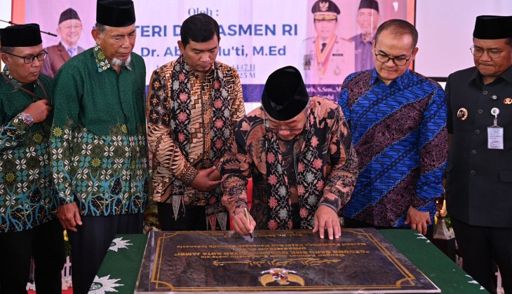 Dorong Kemandirian Sekolah, Mendikdasmen Resmikan 4 SMK Jadi BLUD