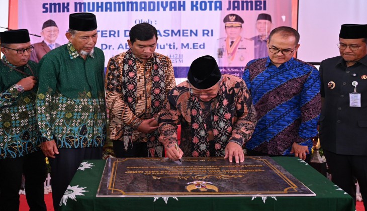 Dorong Kemandirian Sekolah, Mendikdasmen Resmikan 4 SMK Jadi BLUD