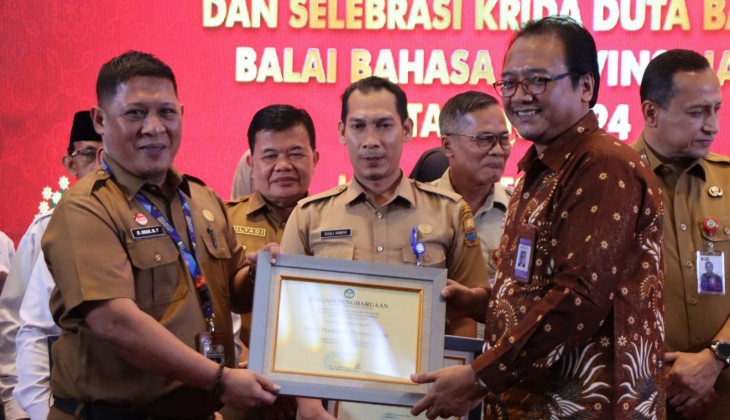 Aktif Gunakan Bahasa Negara, Disdik Jambi Terima Penghargaan dari Kantor Bahasa
