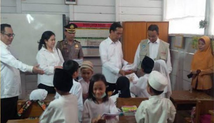 Jokowi dan Siswa Rasakan Udara Segar di Lokasi Terdampak Asap