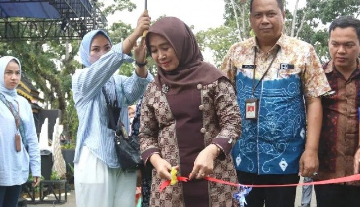 Ibu Gubernur Jambi, Hesti Haris Hadir Membuka Pameran Jambi Education Explore Secara Resmi dalam Rangkaian Kegiatan Jambi Education Explore 2023 (JEE 23)