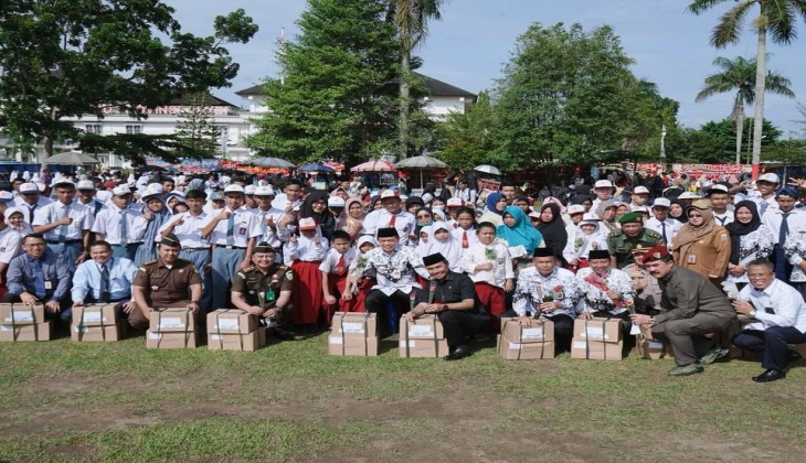 HUT PGRI ke 78 dan HGN 2023, Pemprov Salurkan Dumisake Pendidikan untuk Kota Jambi dan Kab Muaro Jambi