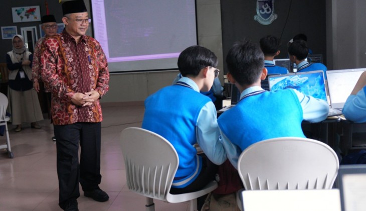Mendikdasmen Tinjau Langsung Kelas Coding di Kabupaten Bandung
