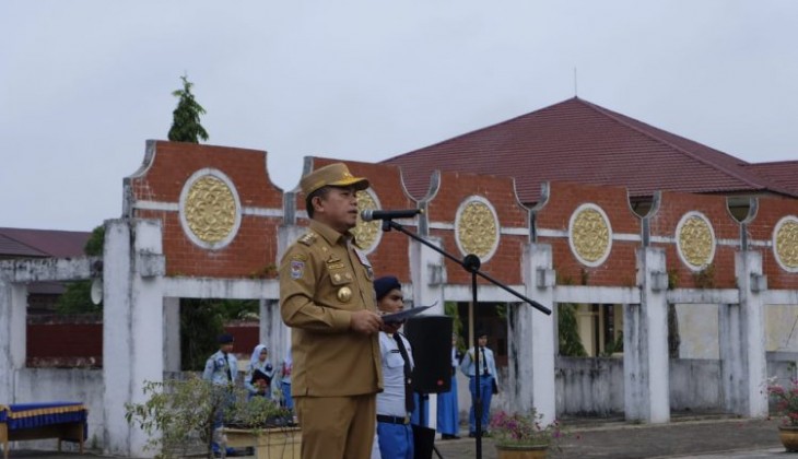 Gubernur Al Haris Pimpin Apel Hari Pertama Masuk Sekolah di SMA Titian Teras